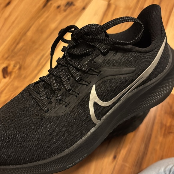 Nike Pegasus 40 Running Shoes - Picture 6 of 9